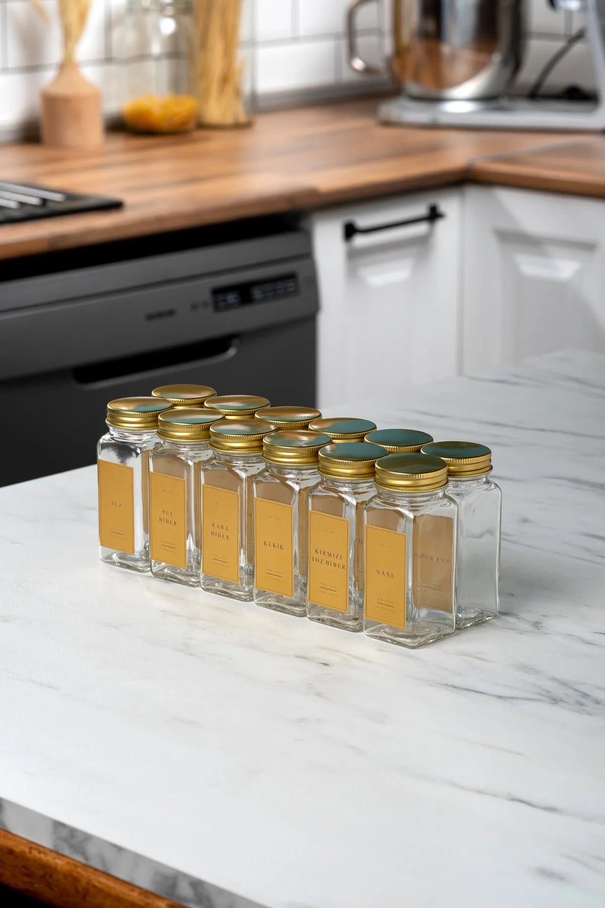 18 Piece Spice Jars With Plexiglass Stand