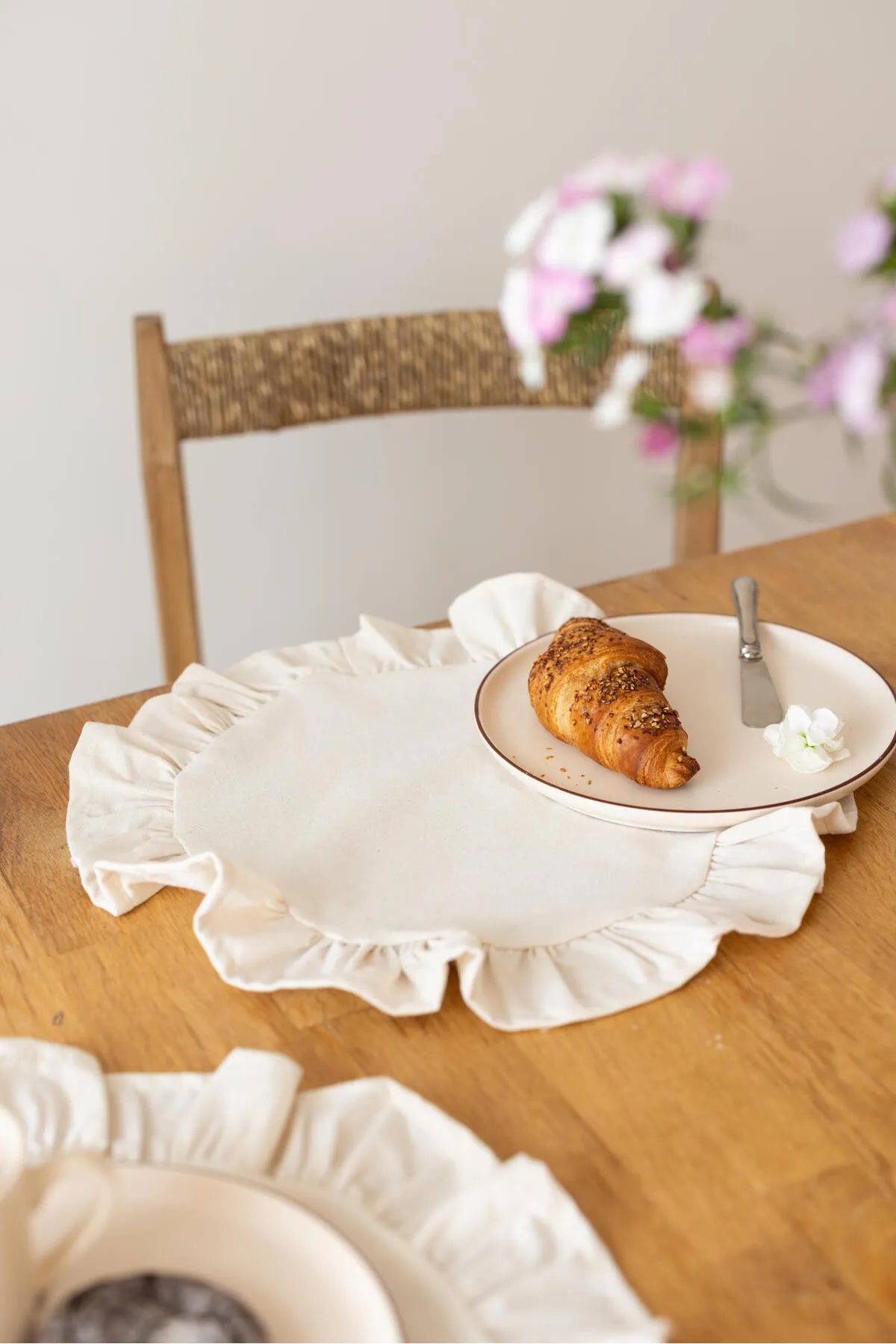 Ruffle 6 Piece Raw Linen Round Beige Placemat 40cm