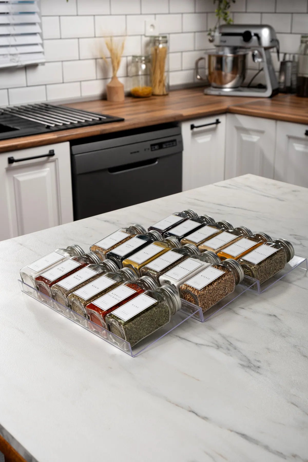 18 Piece Spice Jars With Plexiglass Stand