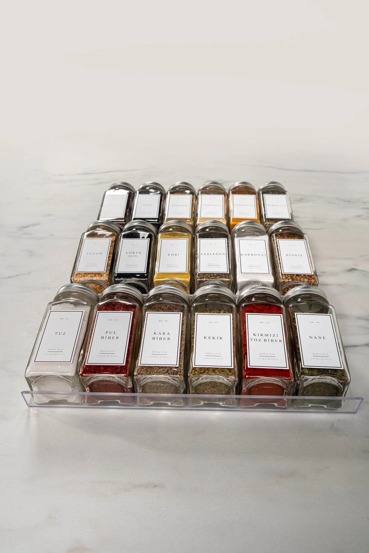 18 Piece Spice Jars With Plexiglass Stand