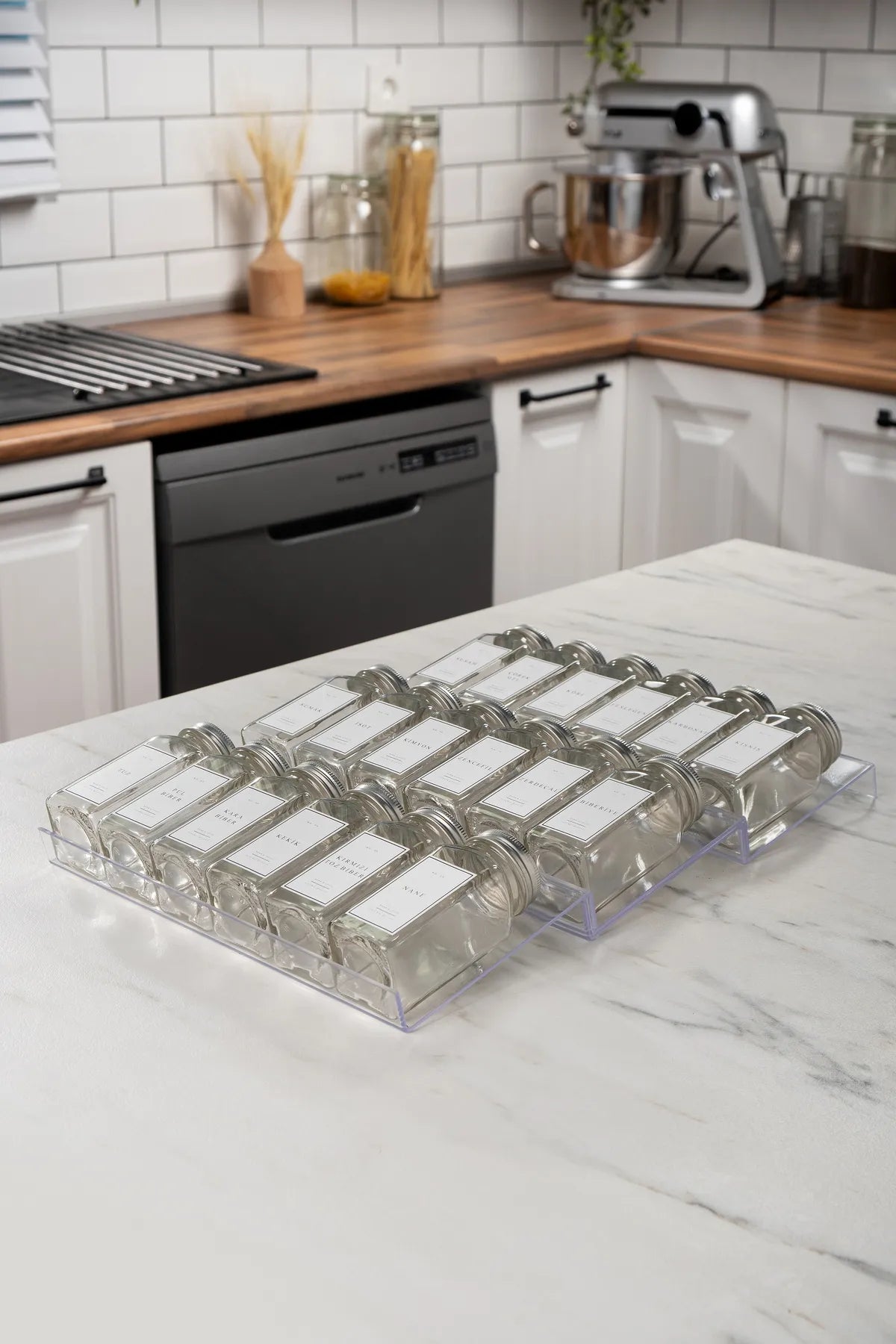 18 Piece Spice Jars With Plexiglass Stand