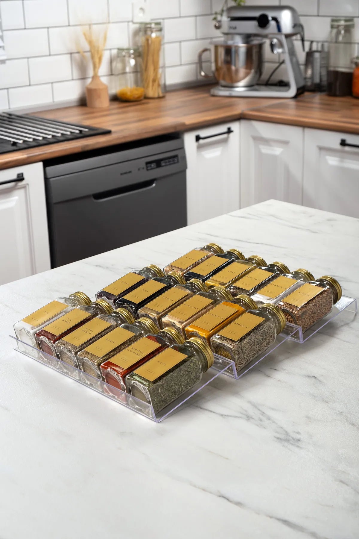 18 Piece Spice Jars With Plexiglass Stand