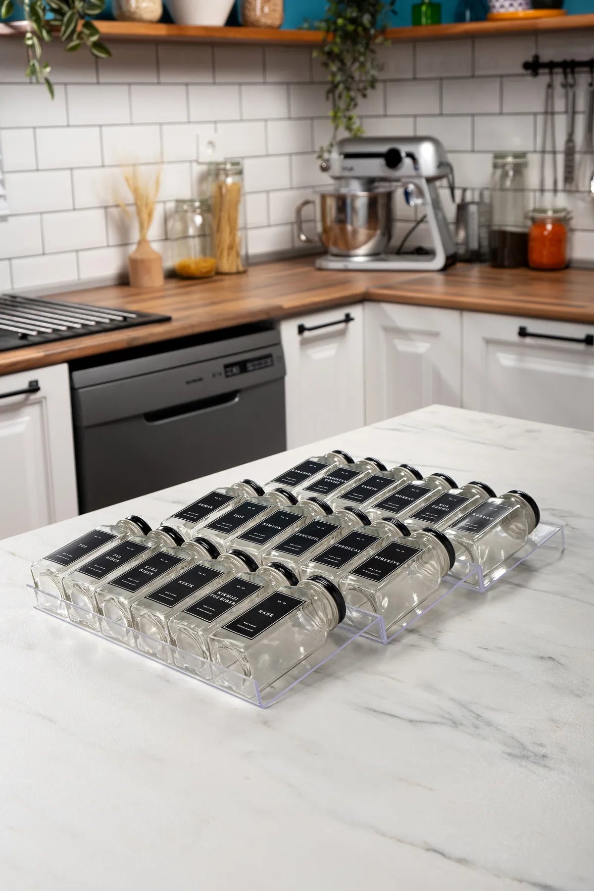 18 Piece Spice Jars With Plexiglass Stand