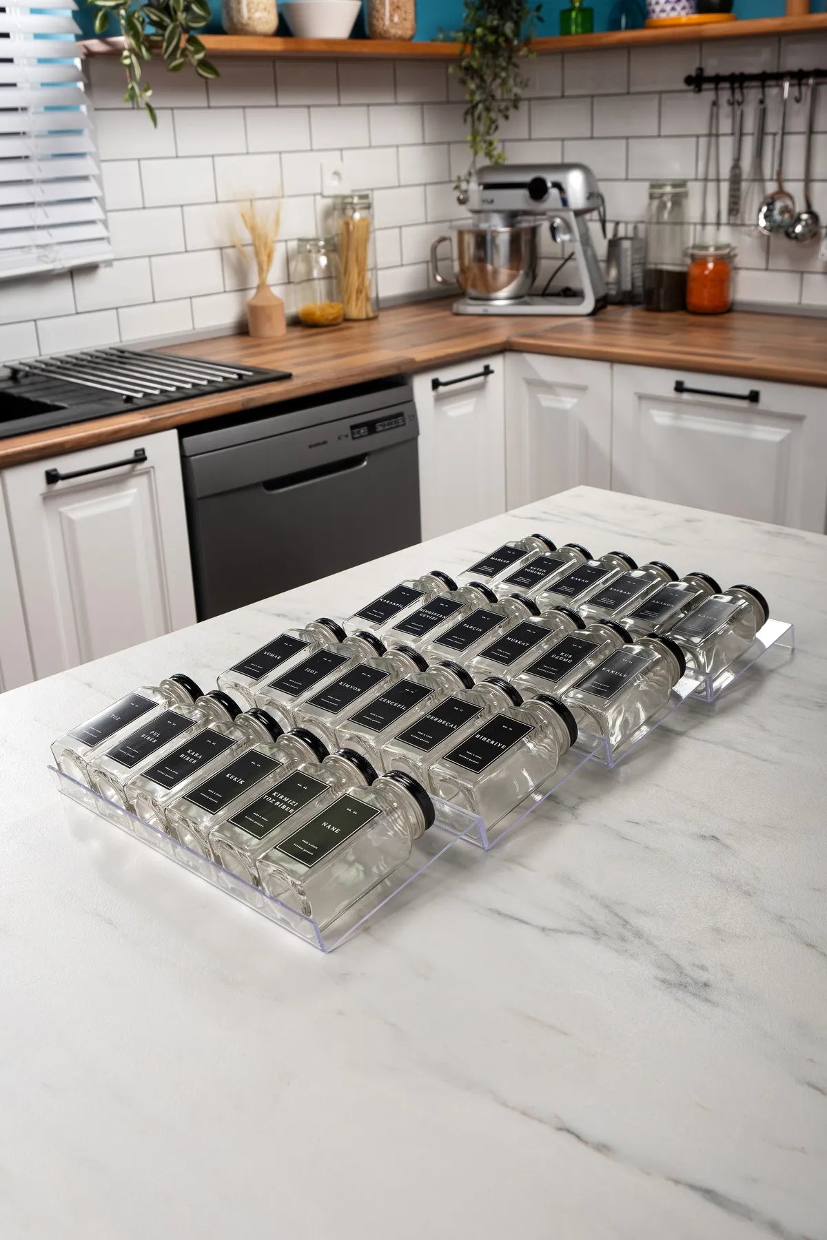 24 Piece Spice Jars With Plexiglass Stand