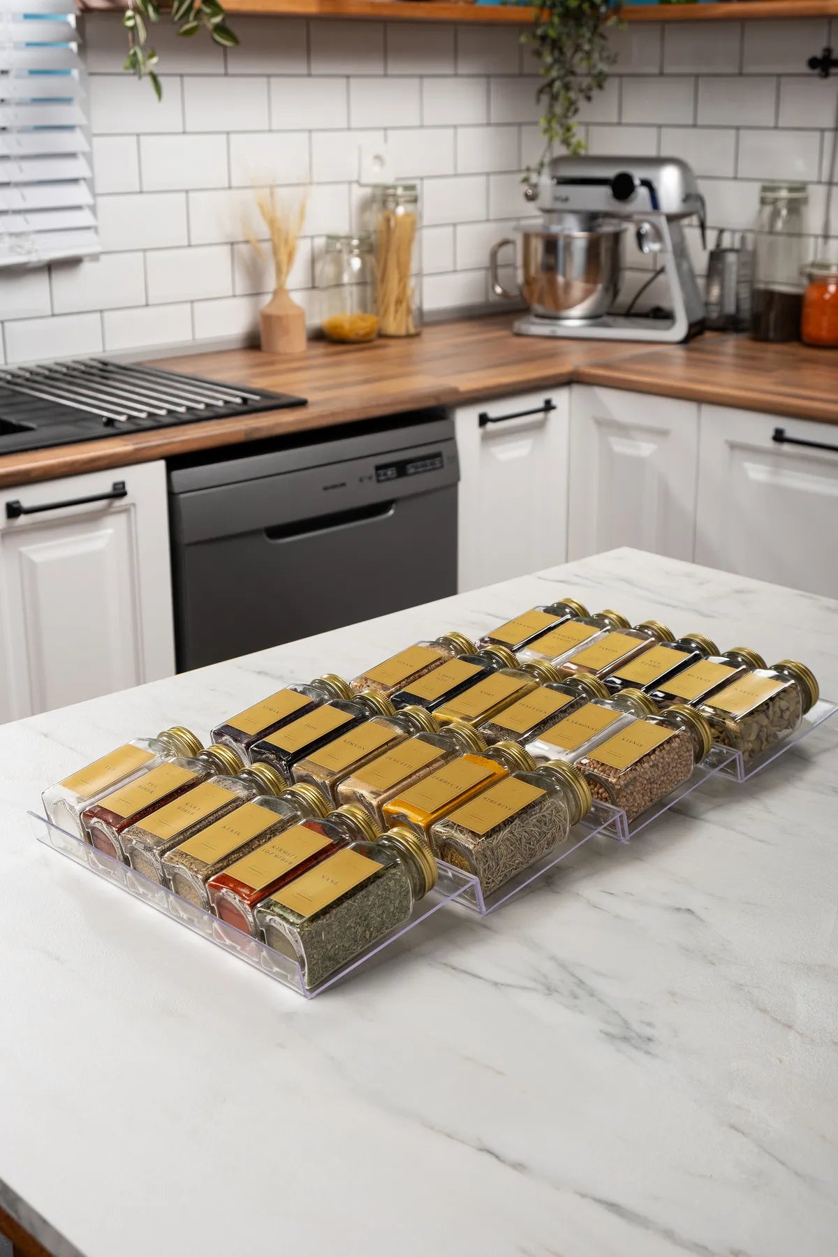 24 Piece Spice Jars With Plexiglass Stand