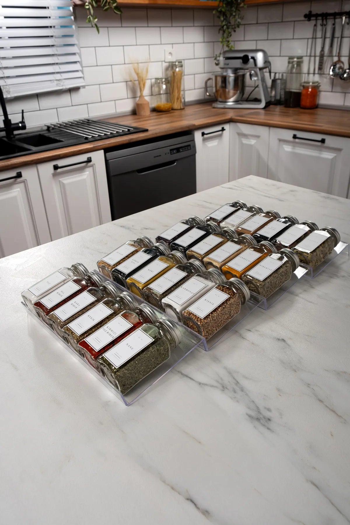 24 Piece Spice Jars With Plexiglass Stand