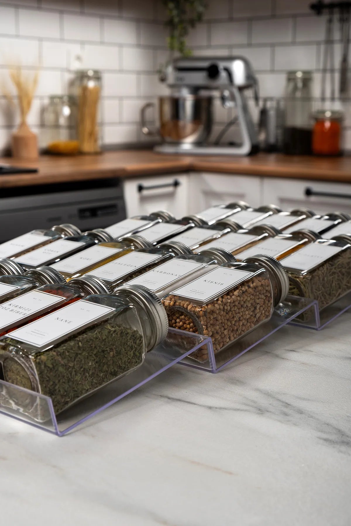 24 Piece Spice Jars With Plexiglass Stand