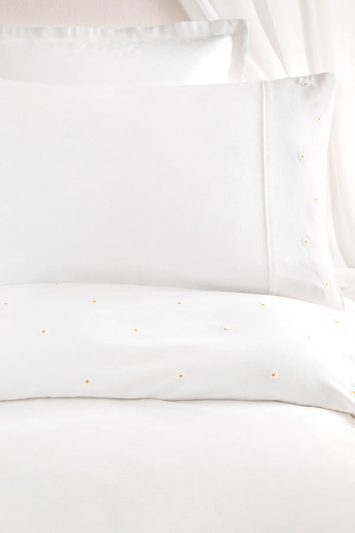 Flora Double Crepe Embroidered Duvet Cover Set - White