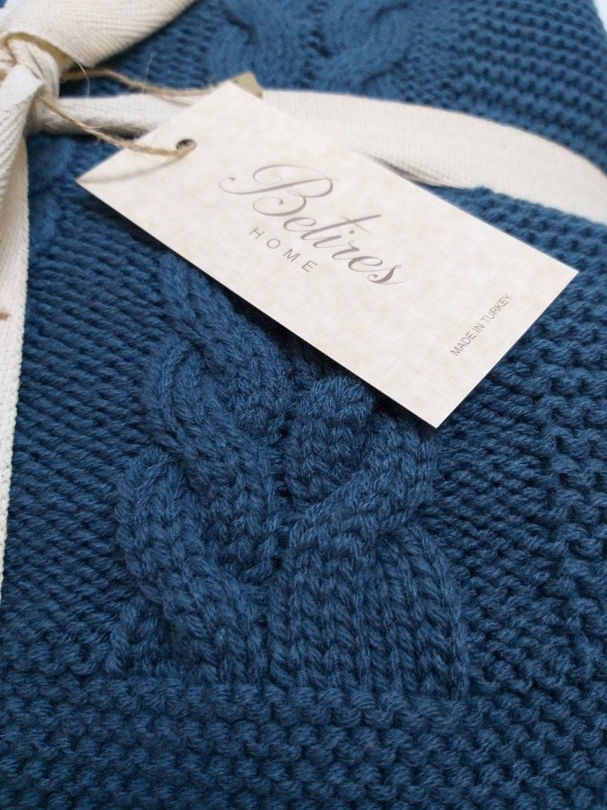 Knitted Blanket 220x240 cm - Premium Quality