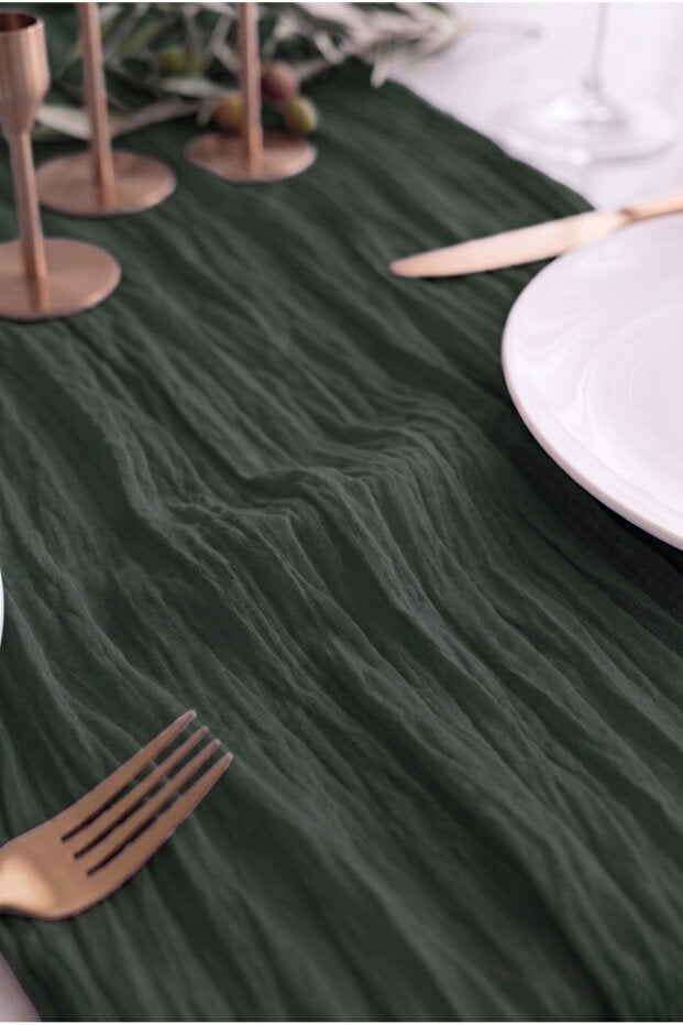 Nuvé Cotton Tulle Table Runner – Emerald Green