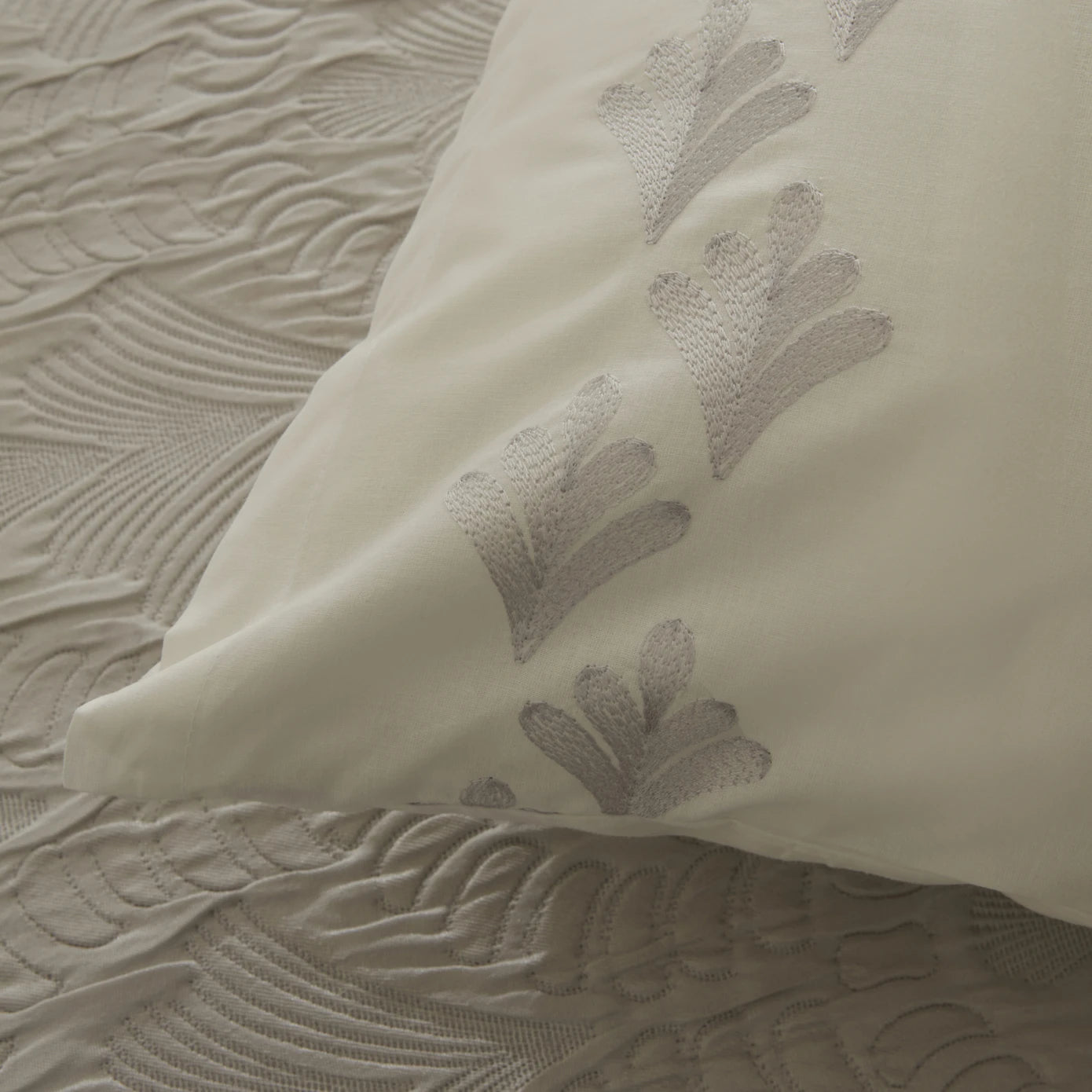 Ruby Double Duvet and Bedspread Set