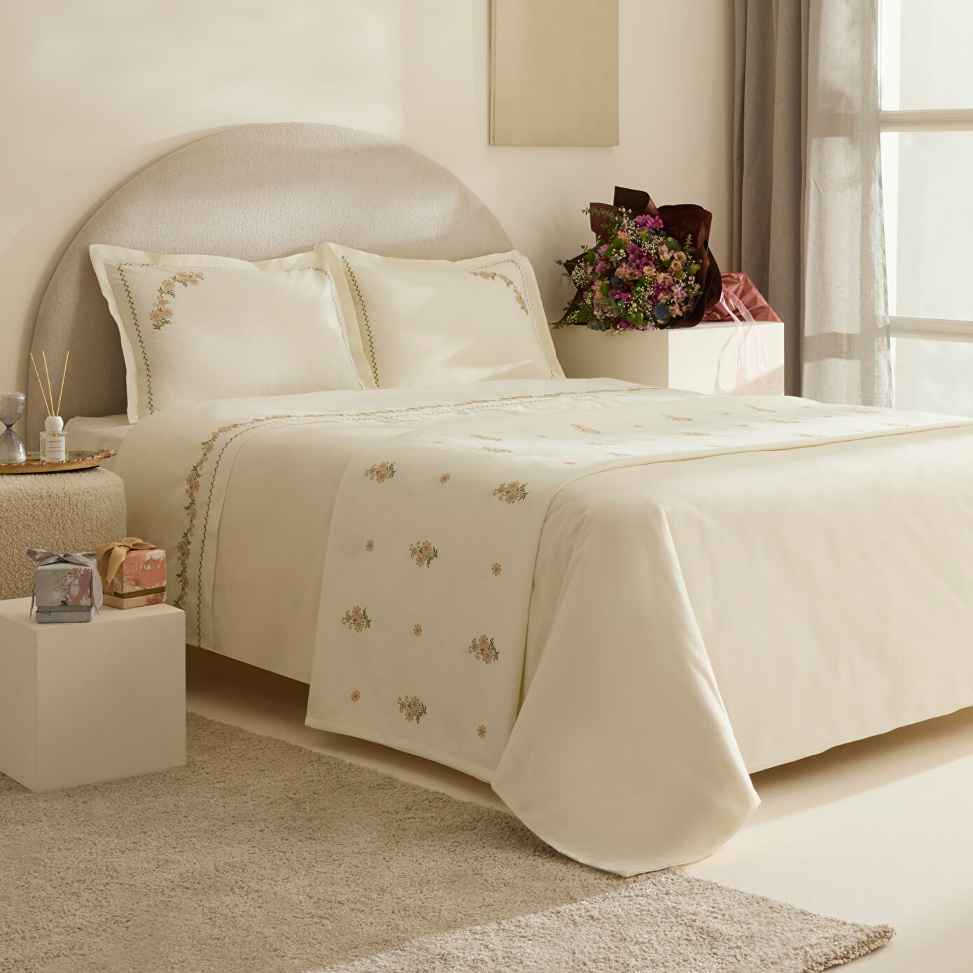 Vanes Double Embroidered Duvet Cover and Quilt Set - Beige