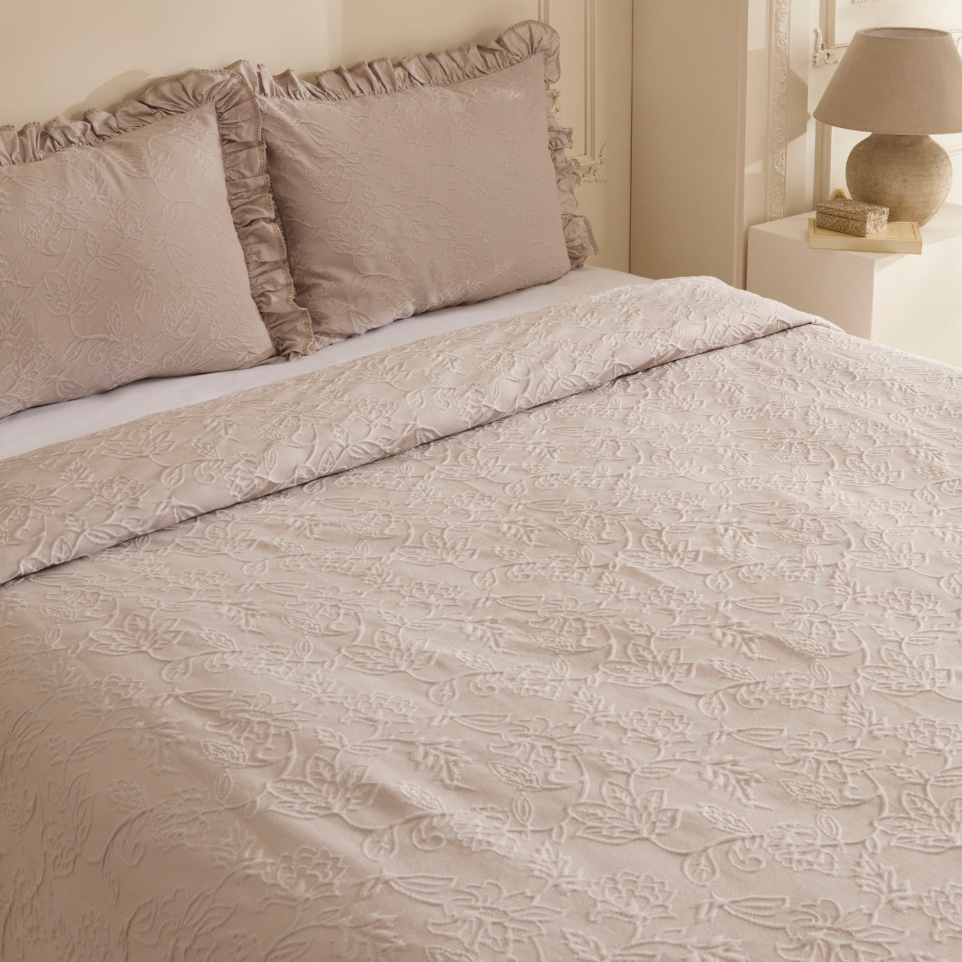 White Collection Tyra 100% Cotton Double Bedspread Beige