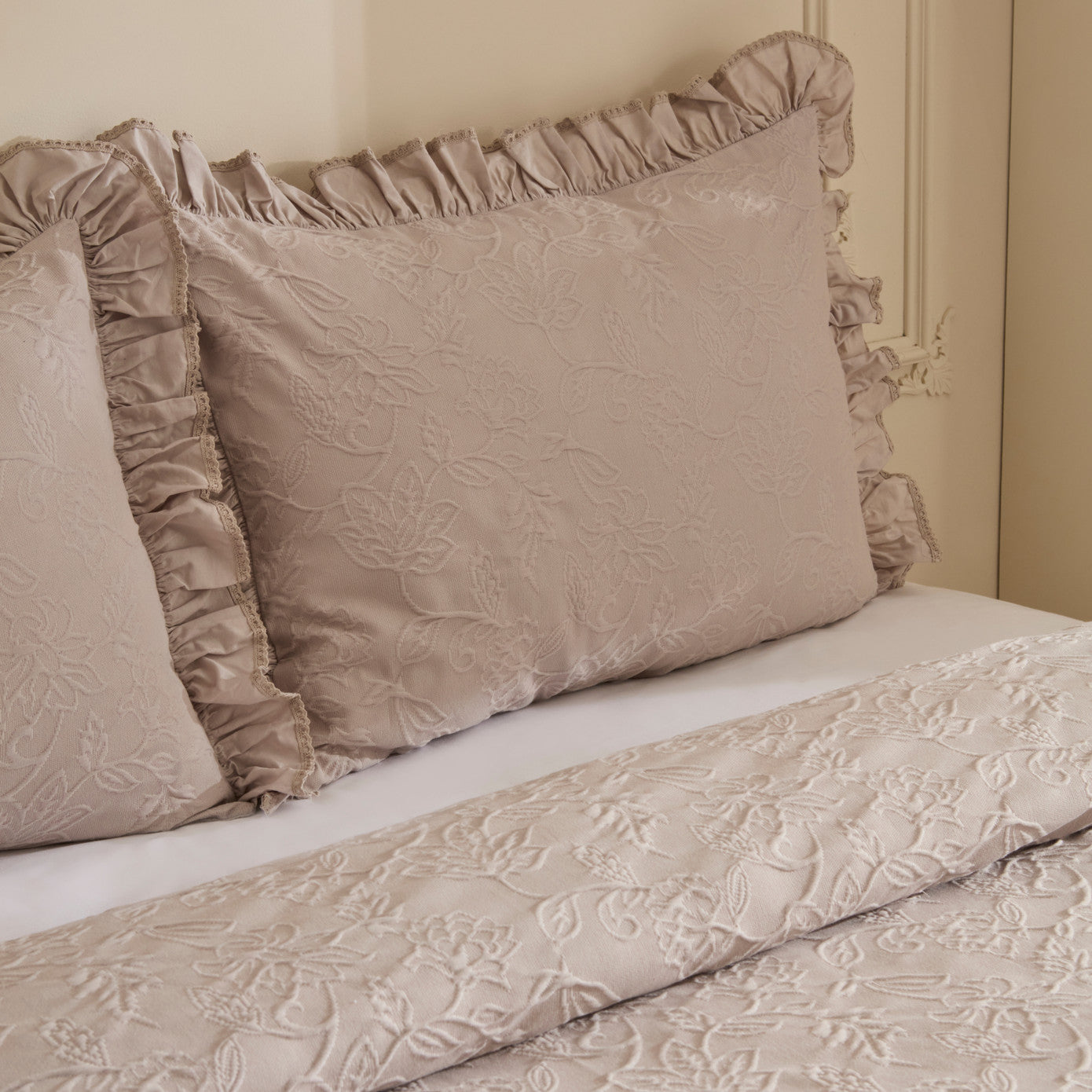 White Collection Tyra 100% Cotton Double Bedspread Beige