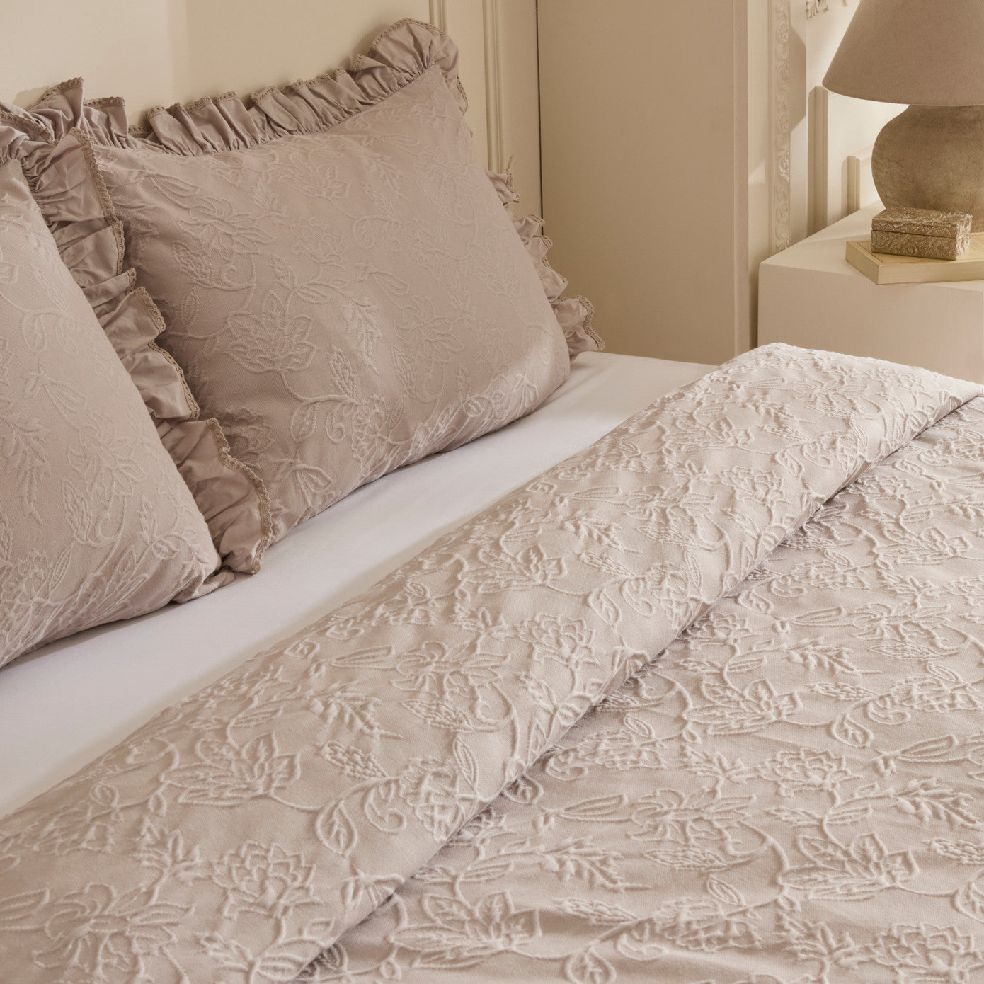 White Collection Tyra 100% Cotton Double Bedspread Beige