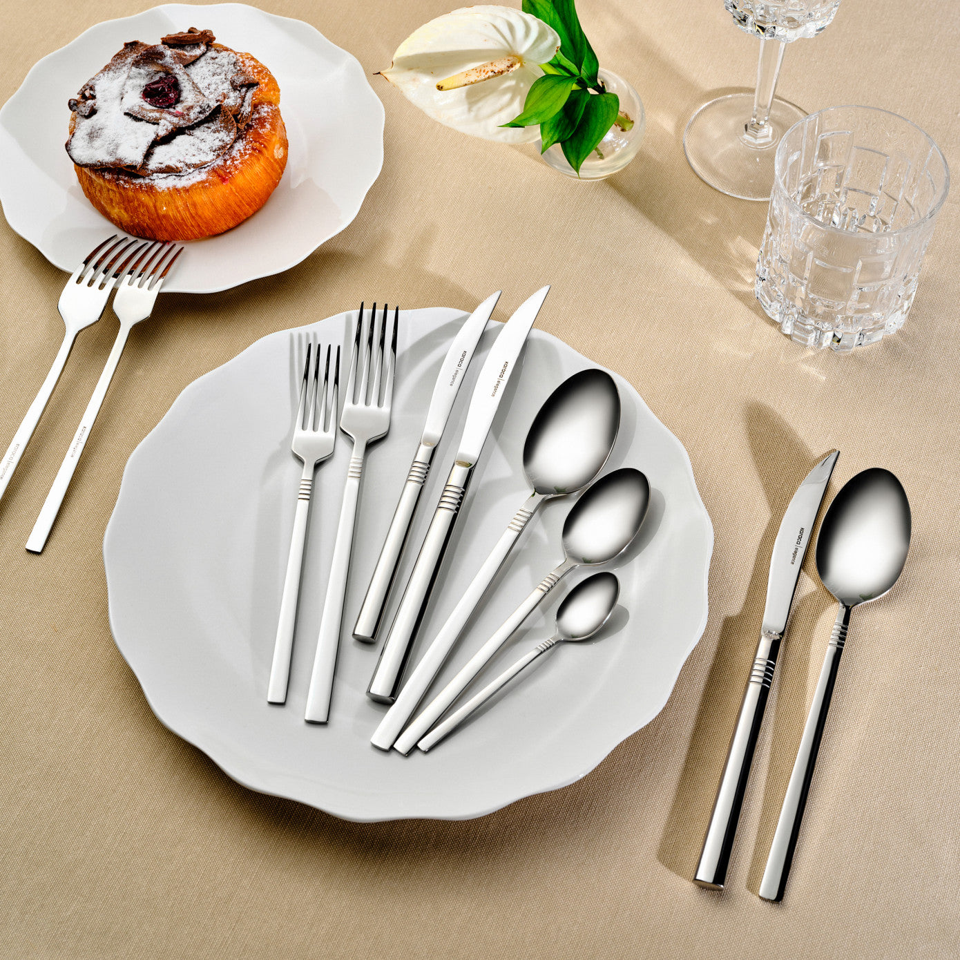 Elegance Nil Platinum 12 Person 84 Piece Cutlery Set