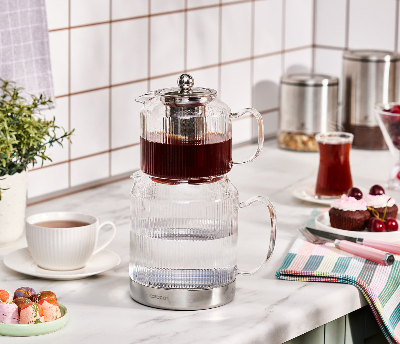 Kelly Borosilicate Glass Midi Teapot with Induction Base