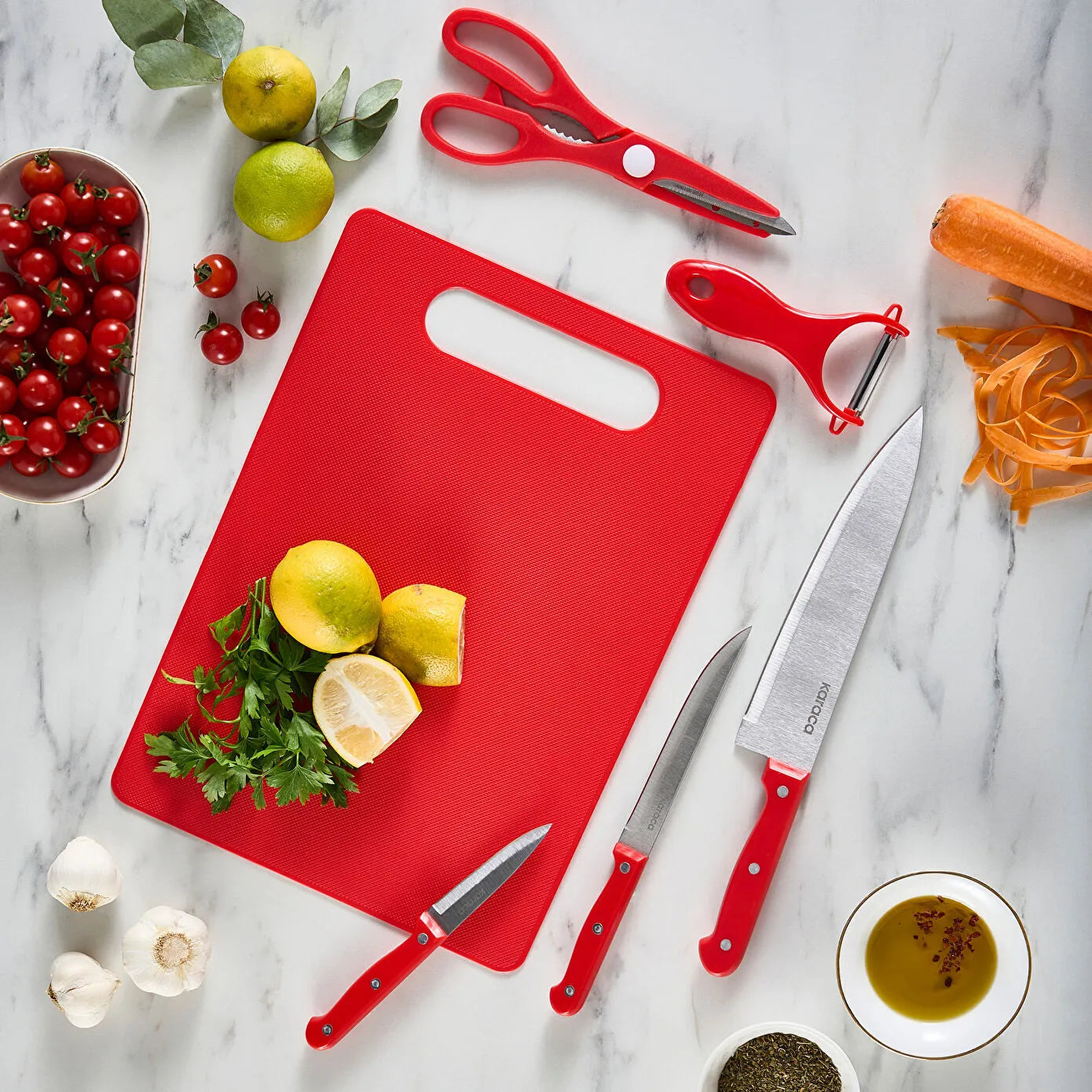 Karaca Sharp 4 in 1 6 Piece Cutting Board Knife Set Red