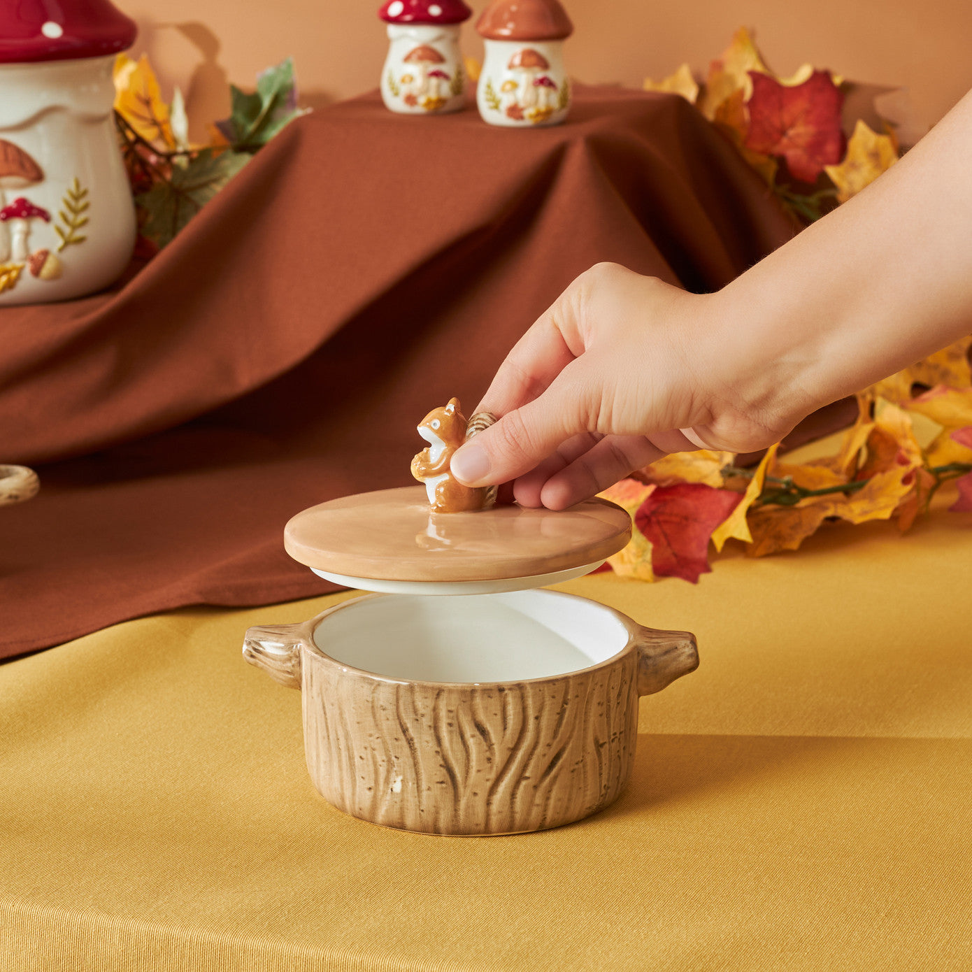 Cozy Squirrel Bowl with Lid 400 ml