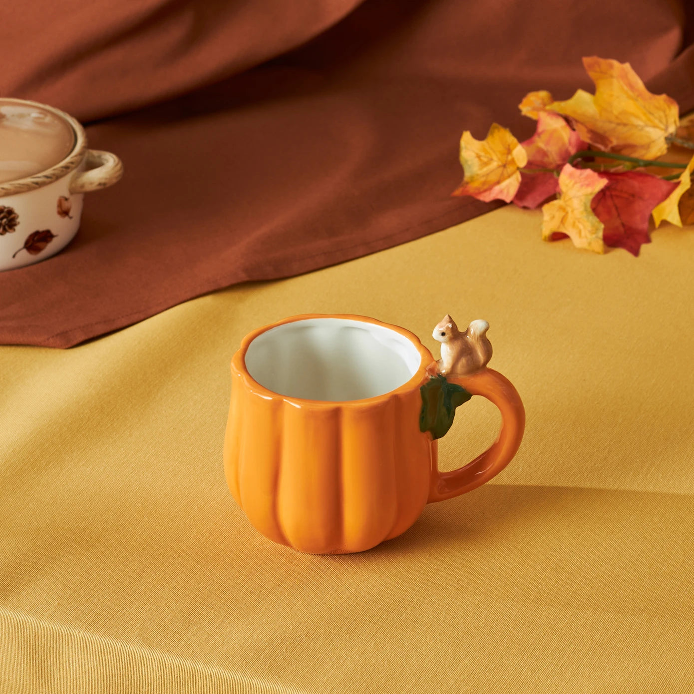 Cozy Pumpkin Squirrel Mug 320 ml