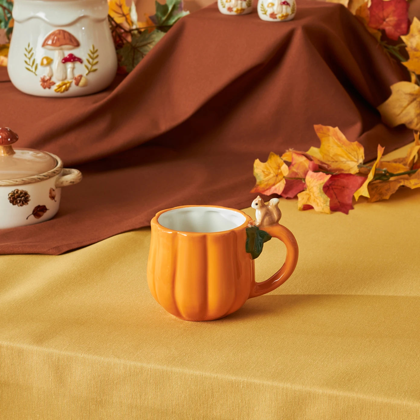 Cozy Pumpkin Squirrel Mug 320 ml