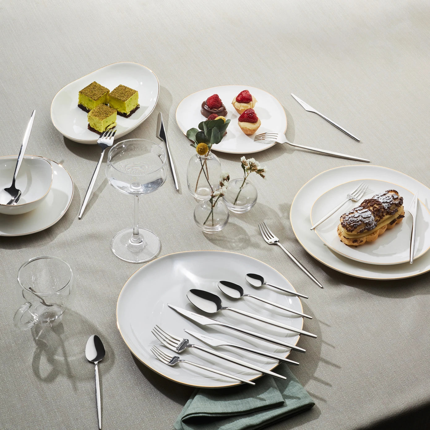 316 Premium Moongate Platinum 12 Person 84 Piece Cutlery Set