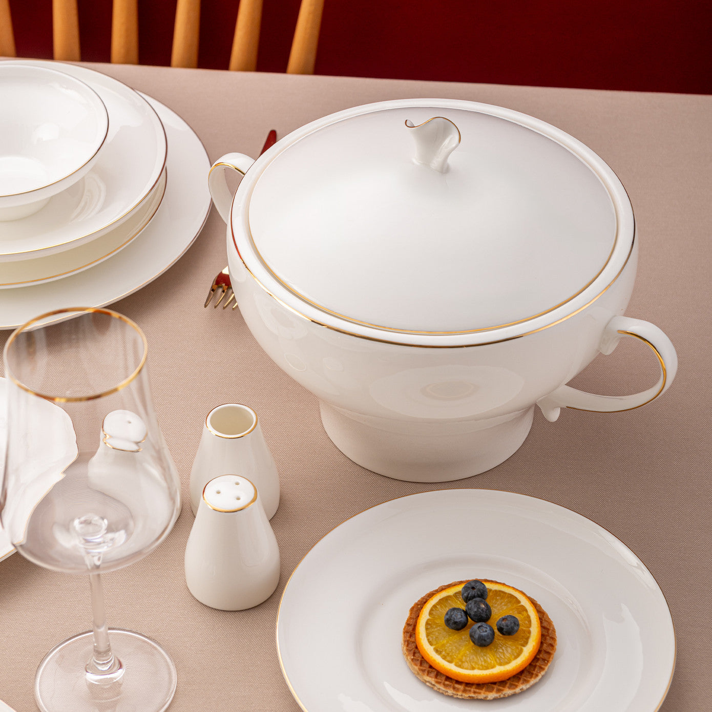 Emsan Alicia Fine Bone 60 Piece Round Dinner Set for 12 People Gold