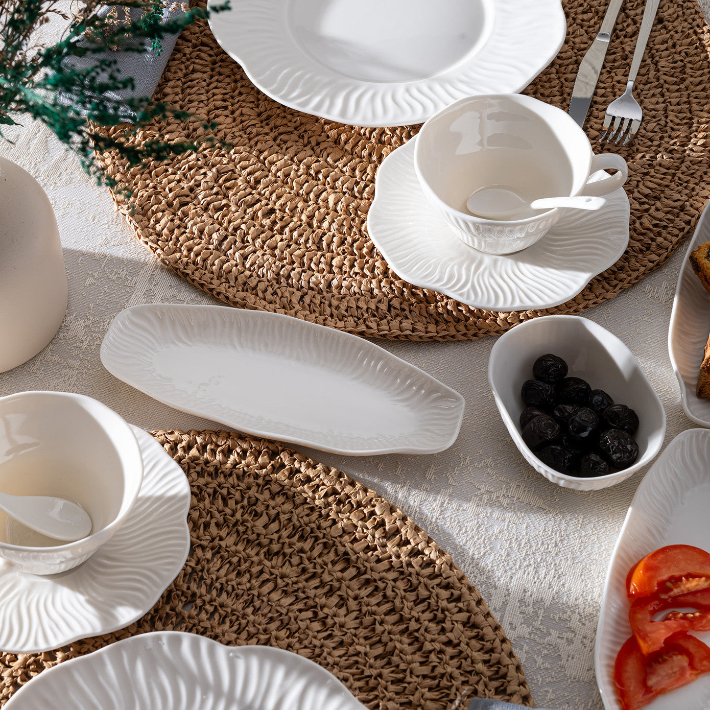 Flowery Porcelain 30 Piece Breakfast Set