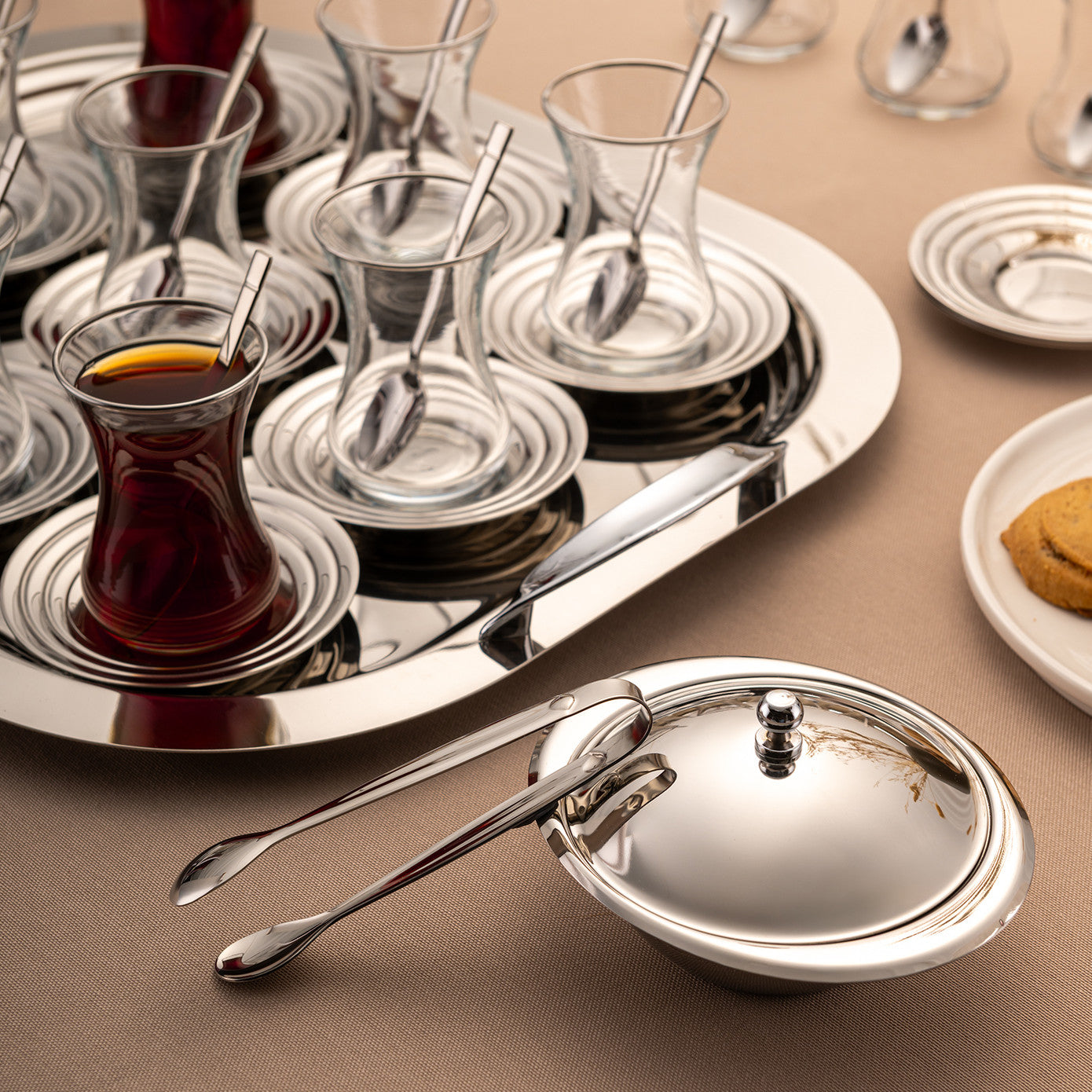 Ozgun 40 Piece Tea Set