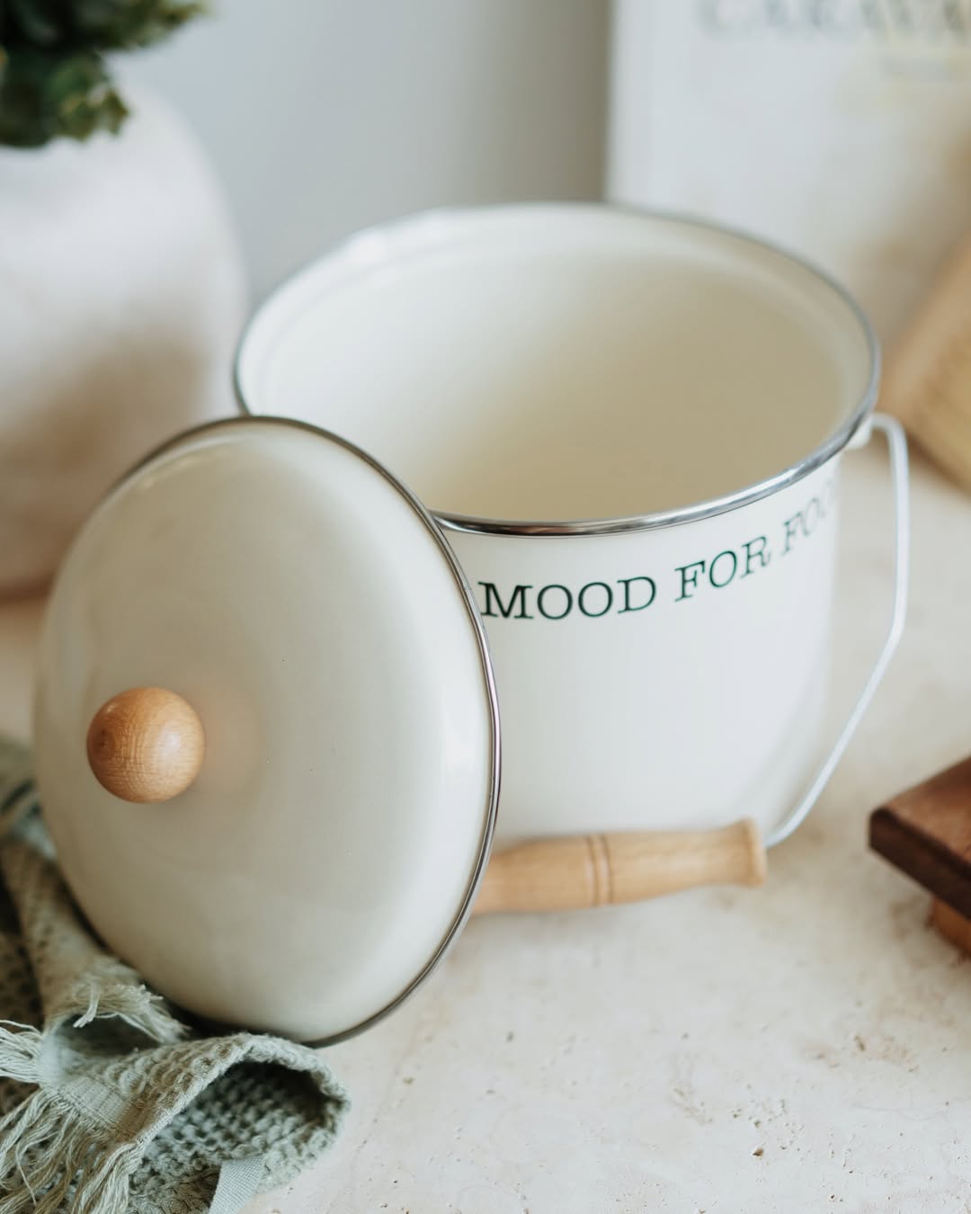 Mood Wooden Detailed Enamel Yogurt/Legume Jar