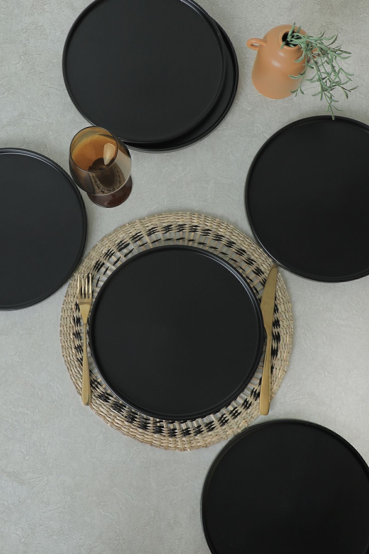 Matte Black Stackable Serving Plate 27 Cm 6 Pieces