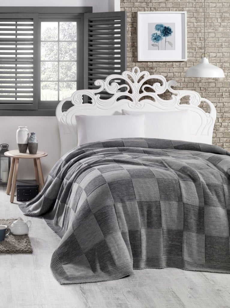 Knitted Blanket 220x240 cm - Premium Quality