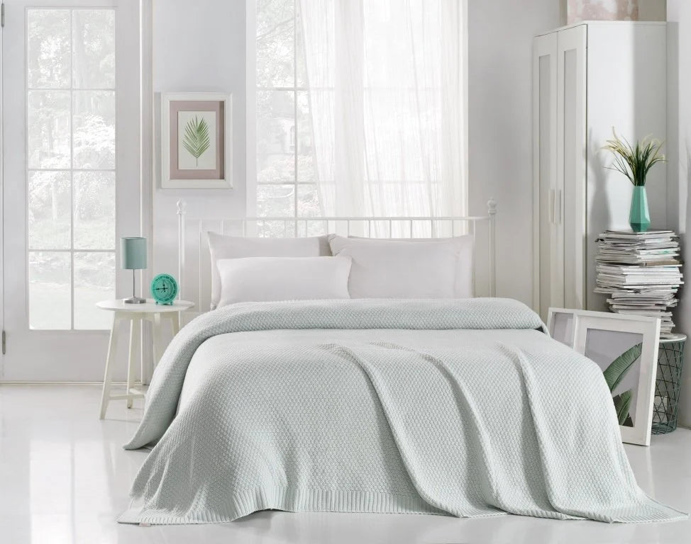 Knitted Blanket 220x240 cm - Premium Quality
