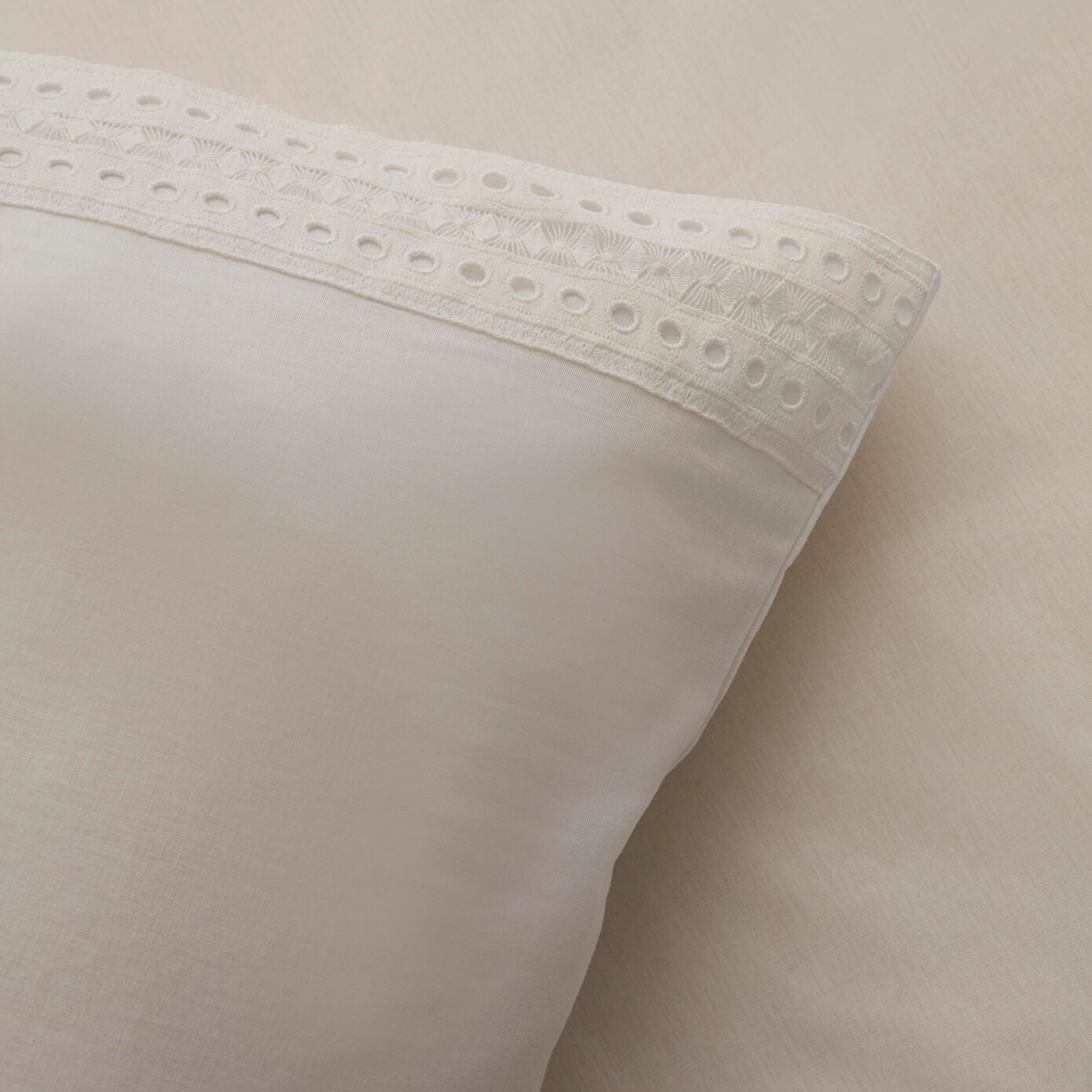 Calisse Guipure Double Duvet Cover Set White