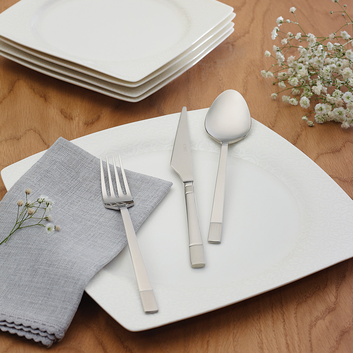 Duru 84 Piece Luxury Boxed Cutlery Set for 12 People