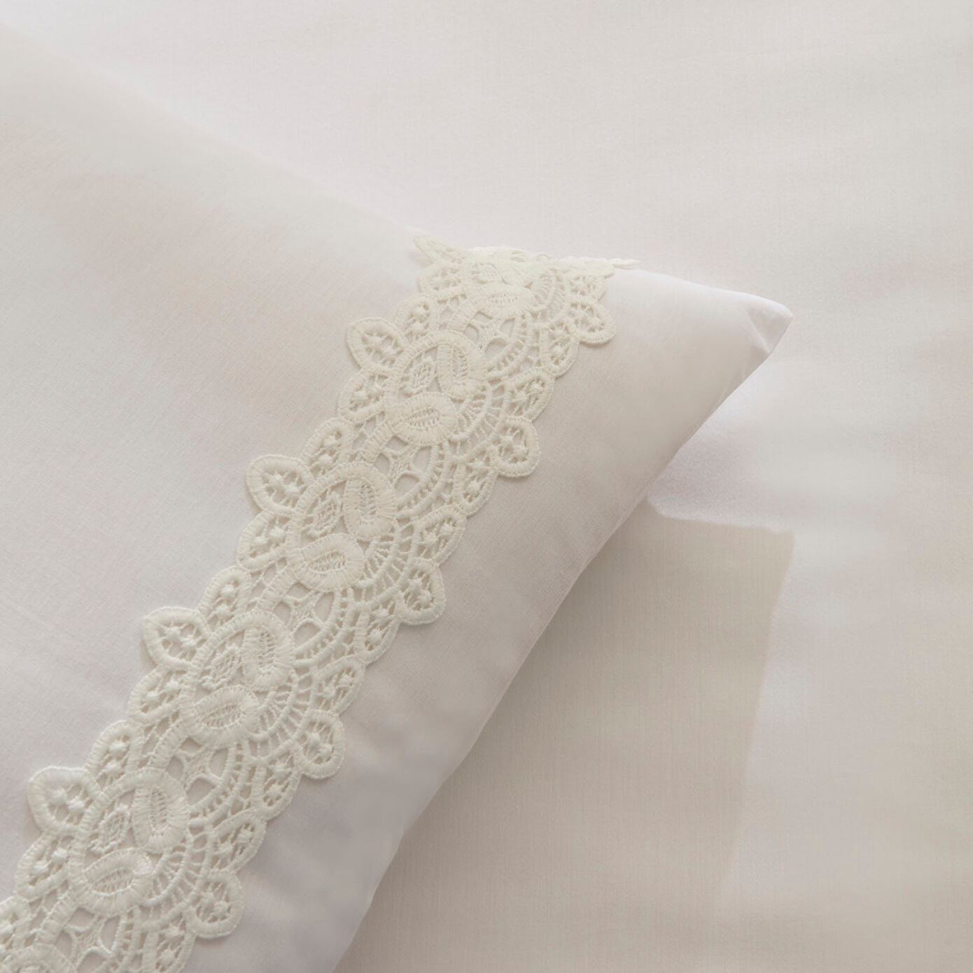 Nuvia Guipure Double Duvet Cover Set White