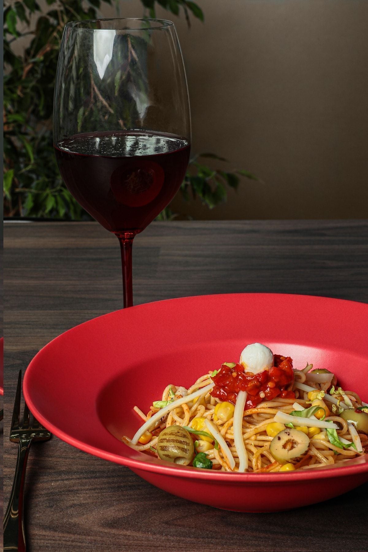 Matte Red Delta Pasta Plate 26 Cm