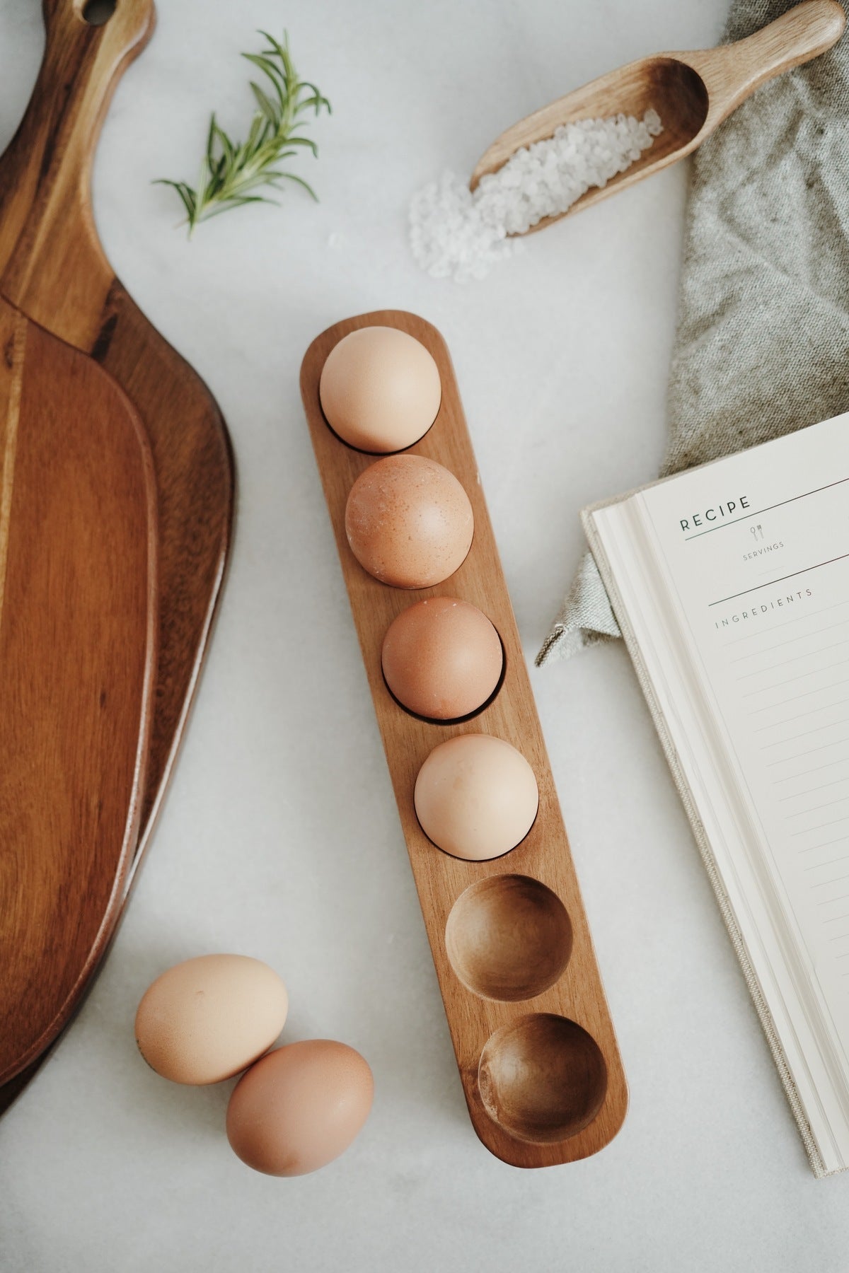 Accacia Egg Holder