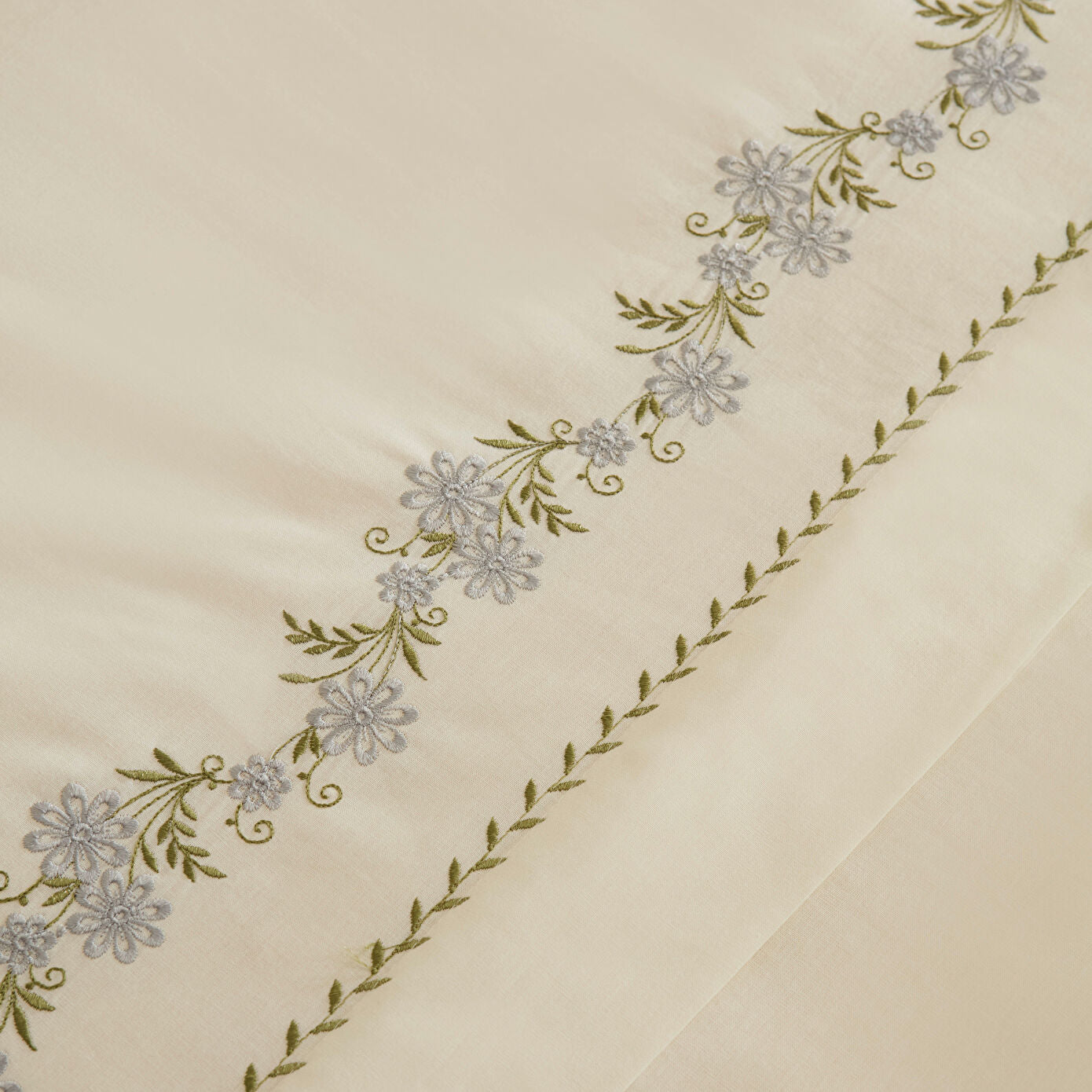 Vanes Double Embroidered Duvet Cover and Quilt Set, Blue