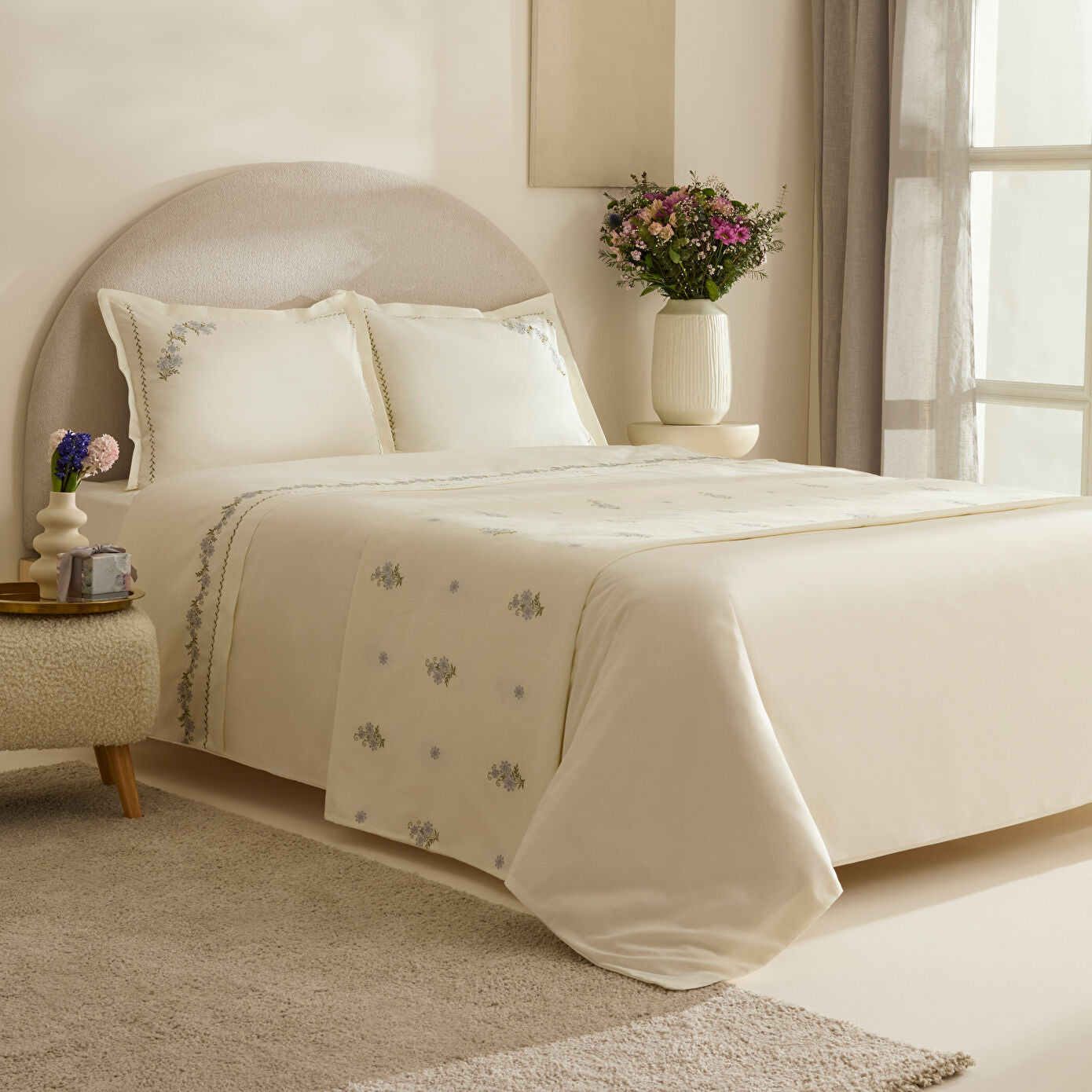 Vanes Double Embroidered Duvet Cover and Quilt Set, Blue