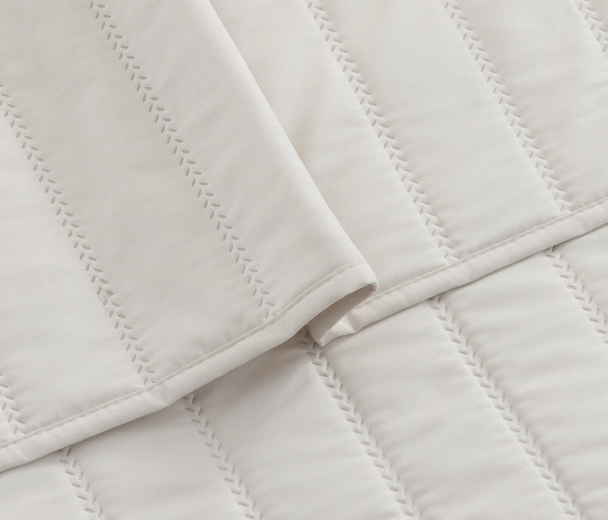 Faint Quilted Bedspread Set - Ecru