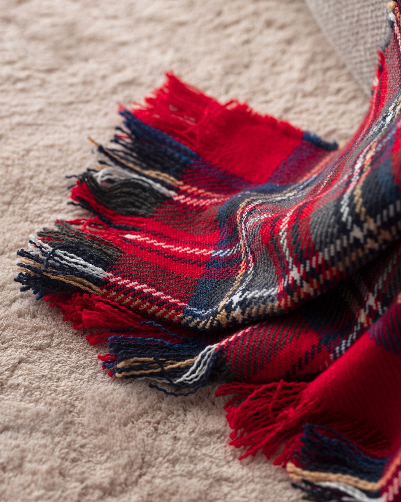 Nuée Sofa Throw - Red