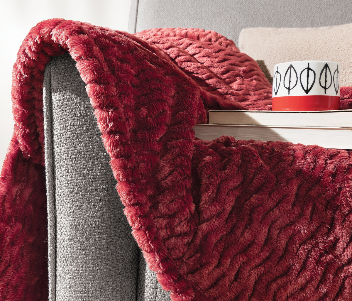 Carsten Wellsoft Throw Blanket – Burgundy