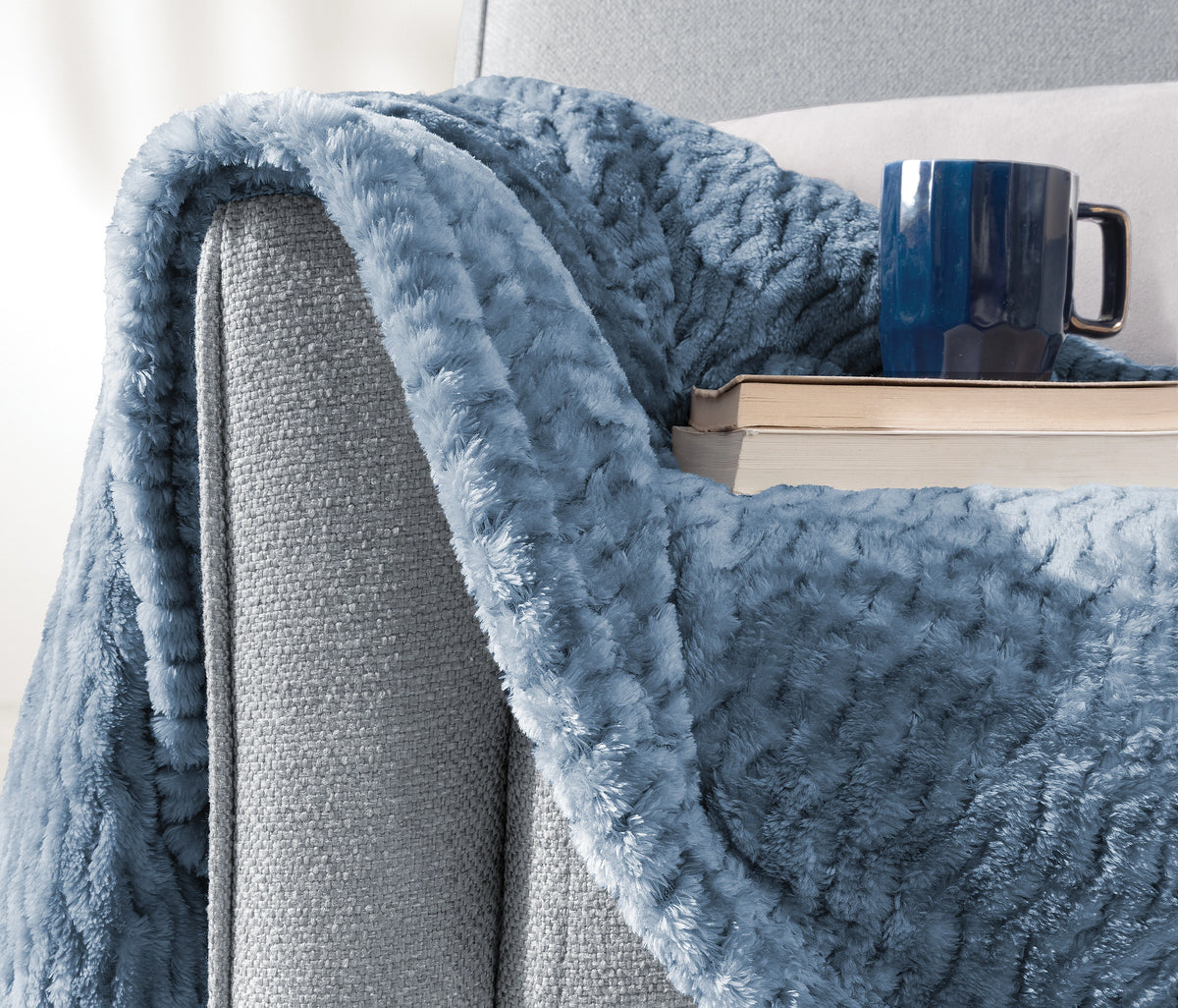 Carsten Wellsoft Throw Blanket – Indigo