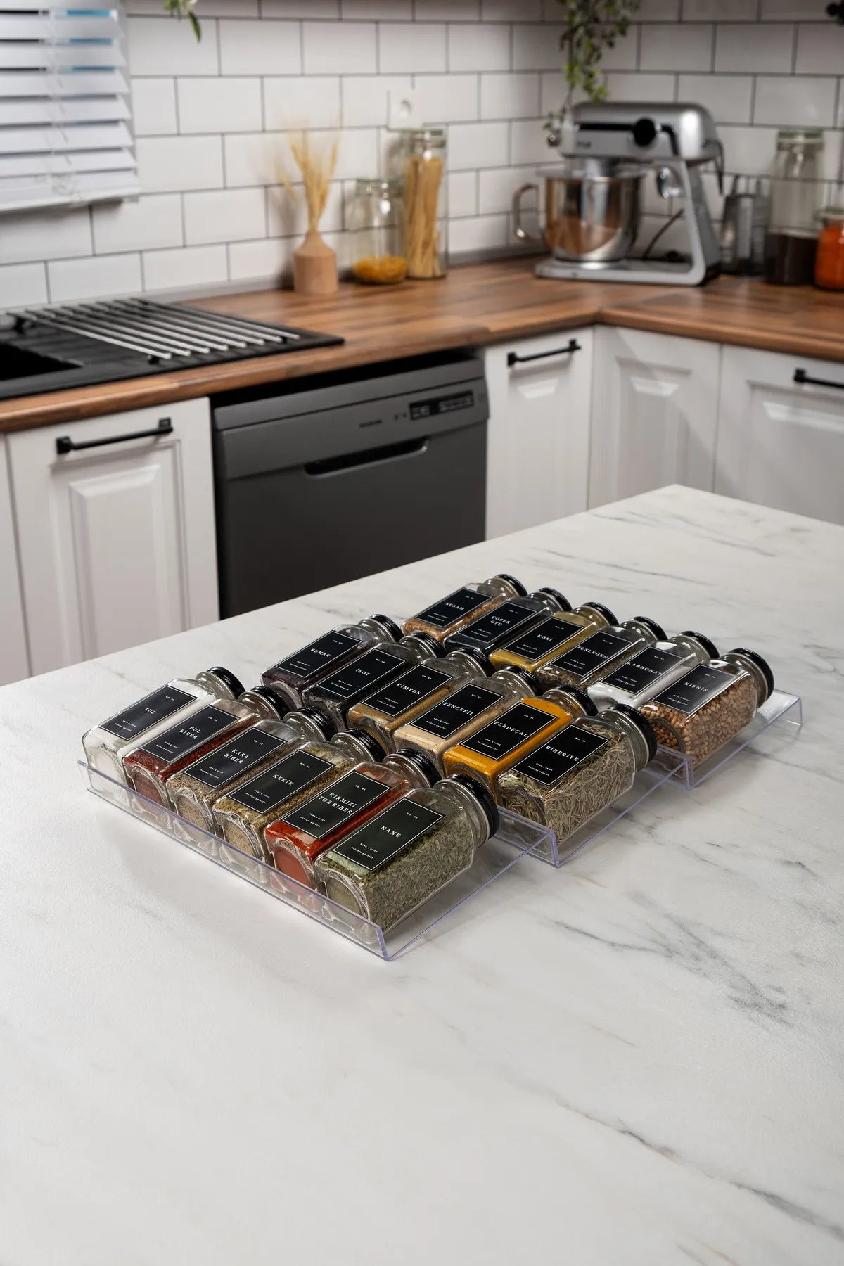 18 Piece Spice Jars With Plexiglass Stand