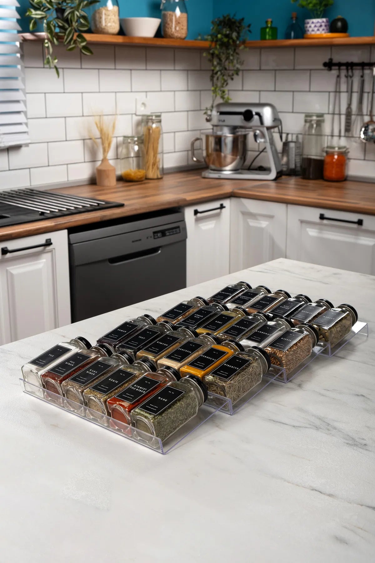 24 Piece Spice Jars With Plexiglass Stand