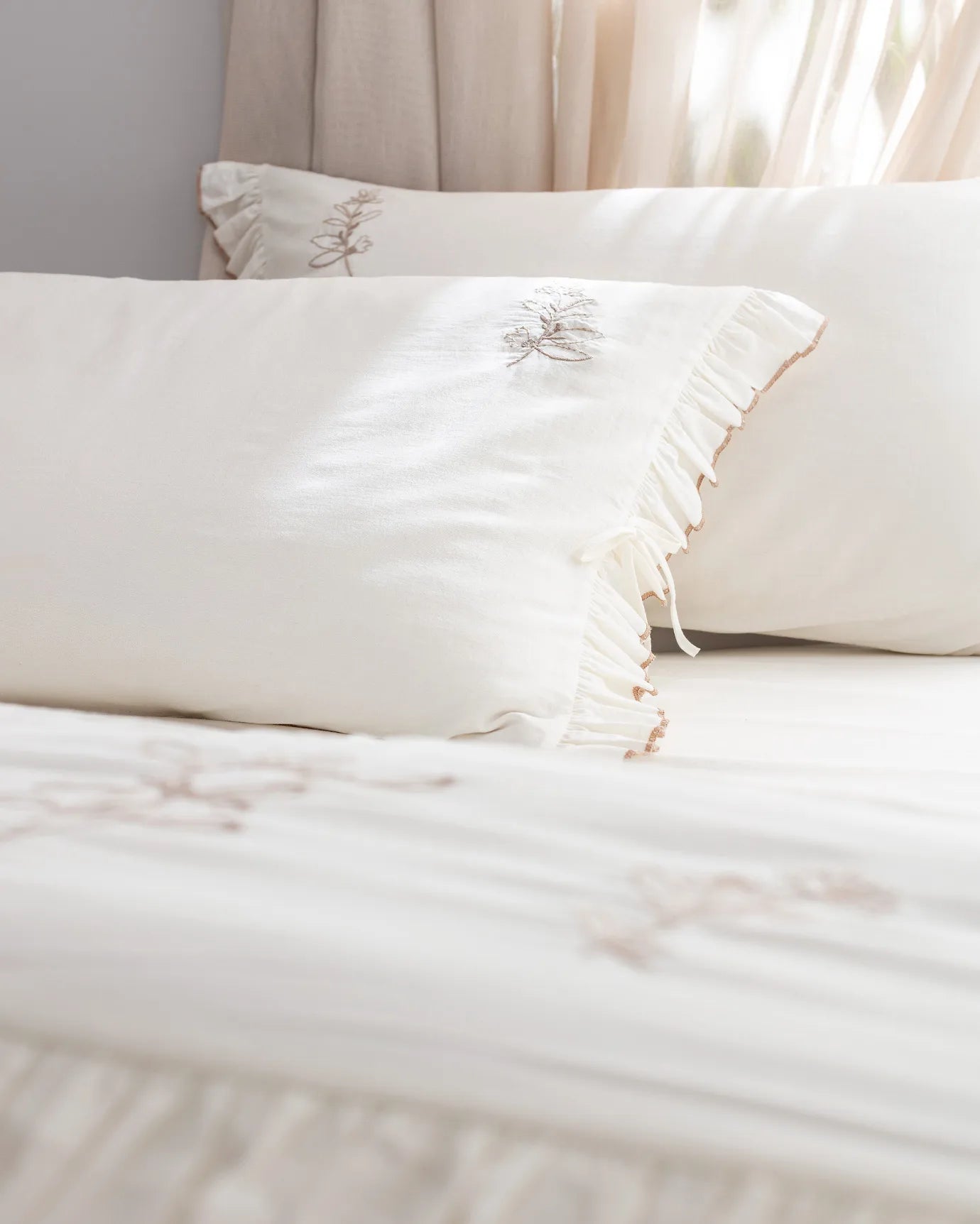 Perline King Size 100% Cotton Ruffled Sheet and Duvet Cover Set - Ecru/Beige