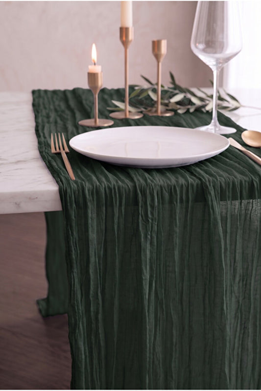 Nuvé Cotton Tulle Table Runner – Emerald Green