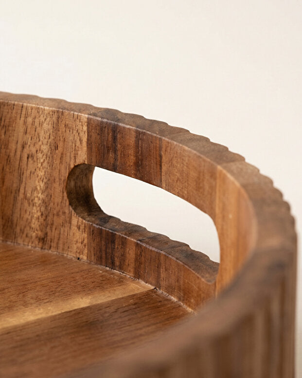Wooden tray with a scalloped edge and handle on a beige background, featuring the brand 'varbi firsat'.