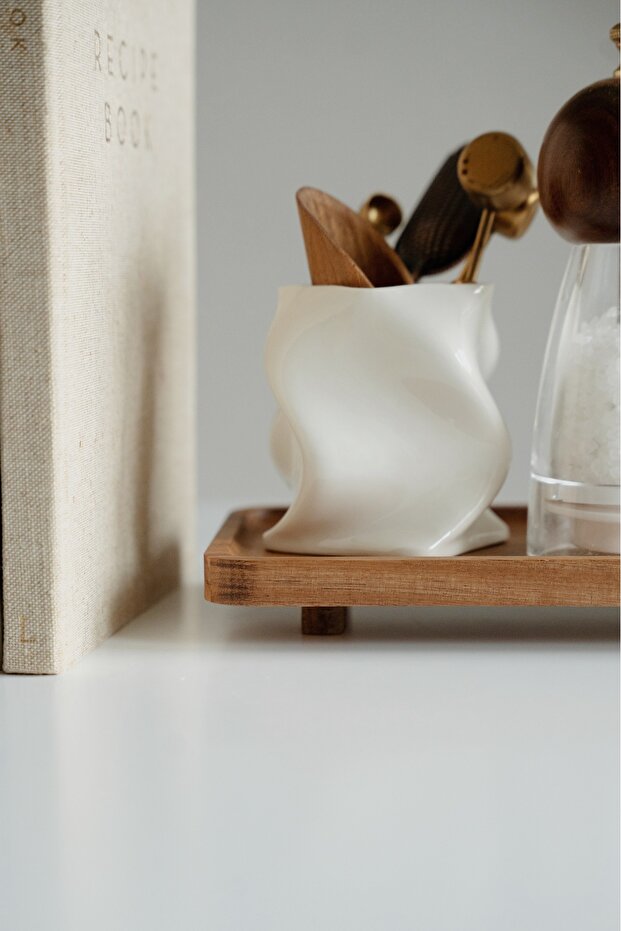 Liora Acacia Wood Raised Kitchen Stand – 25x14 cm